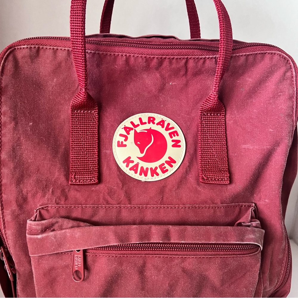 Fjallraven Kanken Classic Backpack - Picture 2 of 11